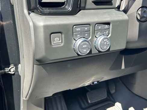 Used 2022 GMC Sierra 1500 AT4X image 19