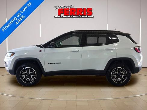 Used 2026 Jeep Compass Trailhawk AWD/4WD image 8