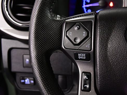 Used 2021 Toyota Tacoma TRD Off-Road image 19