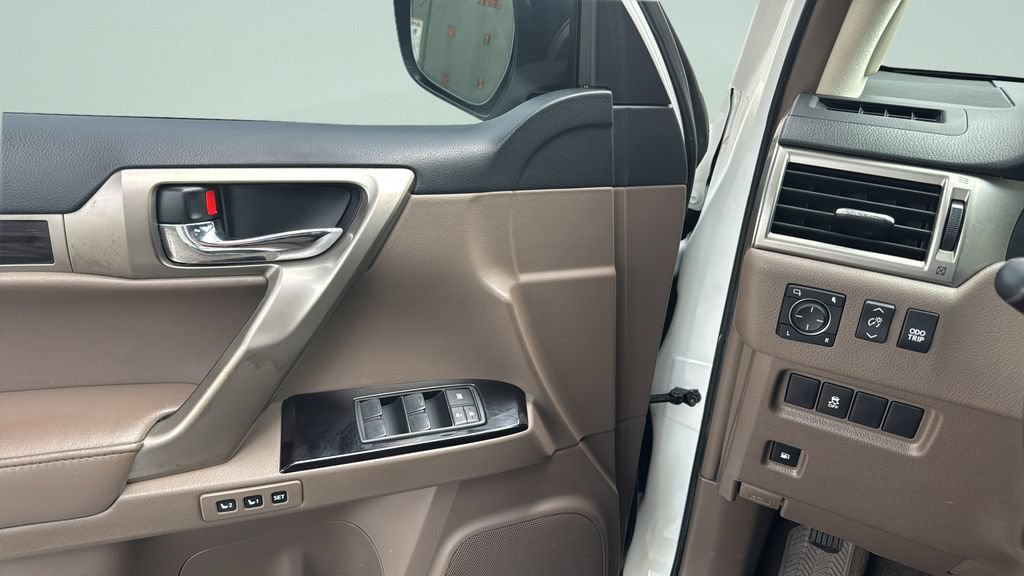 Used 2019 Lexus GX 460 w/ Navigation Package AWD/4WD image 17