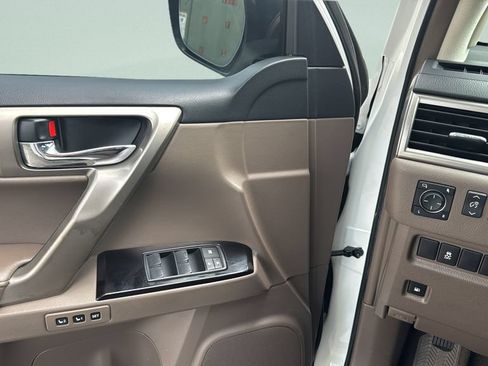 Used 2019 Lexus GX 460 w/ Navigation Package AWD/4WD image 17