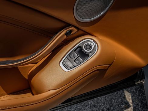 Used 2020 Aston Martin V8 Vantage Coupe RWD image 37