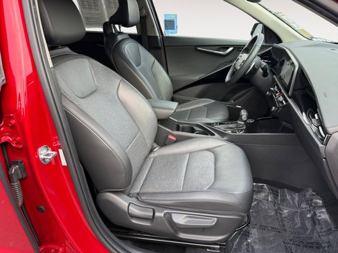 Used 2023 Kia Niro SX Touring image 19