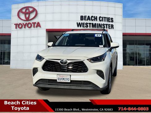 Used 2021 Toyota Highlander L FWD image 5