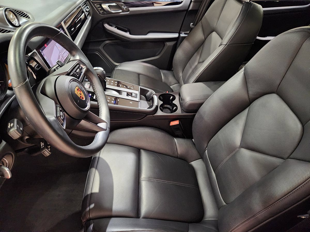 Used 2023 Porsche Macan AWD/4WD image 29