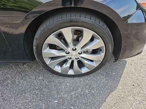 Used 2017 Chevrolet Malibu Premier w/ Premier Sun and Wheel Package FWD image 9