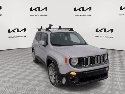 Used 2015 Jeep Renegade Latitude image 2
