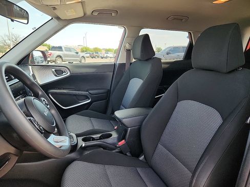 Used 2022 Kia Soul LX FWD image 7