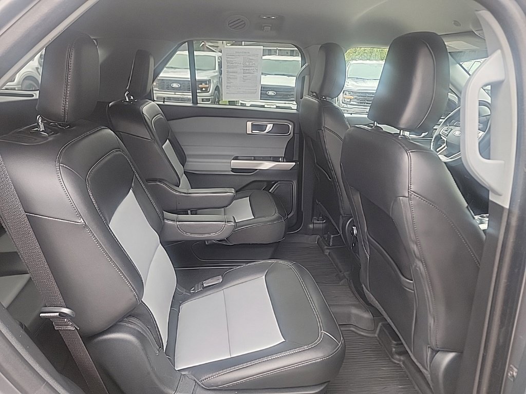Used 2024 Ford Explorer XLT w/ Equipment Group 202A AWD/4WD image 15