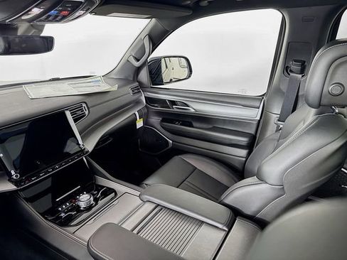 New 2025 Jeep Wagoneer L Series II image 28