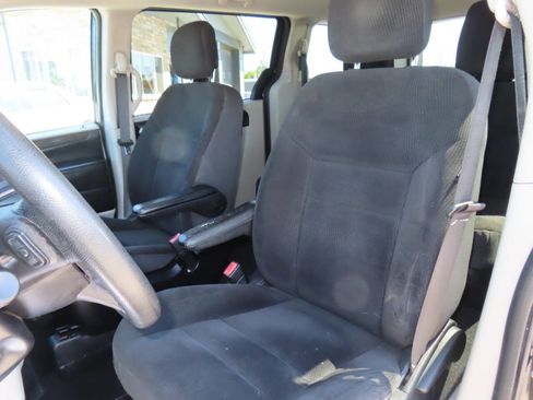 Used 2019 Dodge Grand Caravan SE FWD image 44