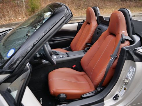 Used 2022 MAZDA MX-5 Miata Grand Touring image 3