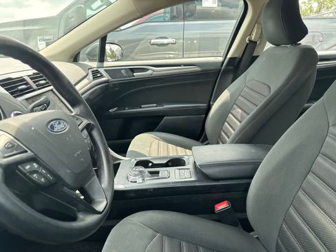 Used 2019 Ford Fusion SE FWD image 32