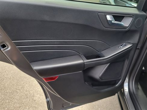 New 2025 Ford Escape SE w/ PHEV Premium Package image 9