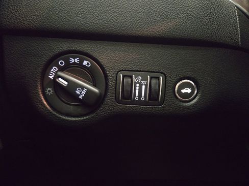 Used 2018 Dodge Charger GT image 31