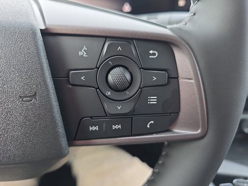 New 2026 Nissan Sentra SV w/ SV Convenience Package FWD image 9