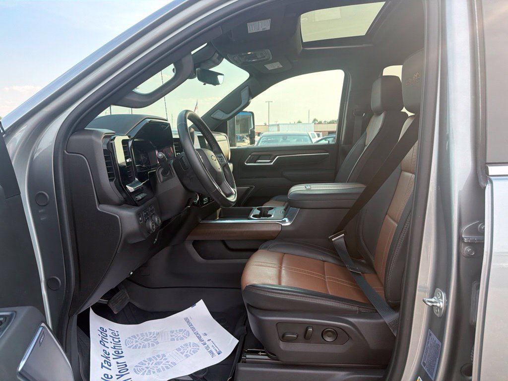 Used 2025 Chevrolet Silverado 2500 High Country w/ Technology Package AWD/4WD image 18