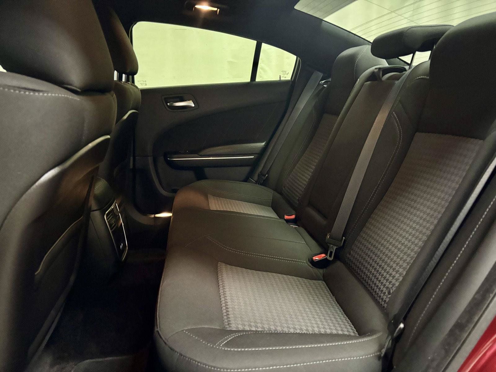 Used 2018 Dodge Charger R/T RWD image 17