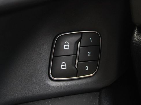 Used 2020 Ford Expedition XLT w/ Equipment Group 202A AWD/4WD image 4