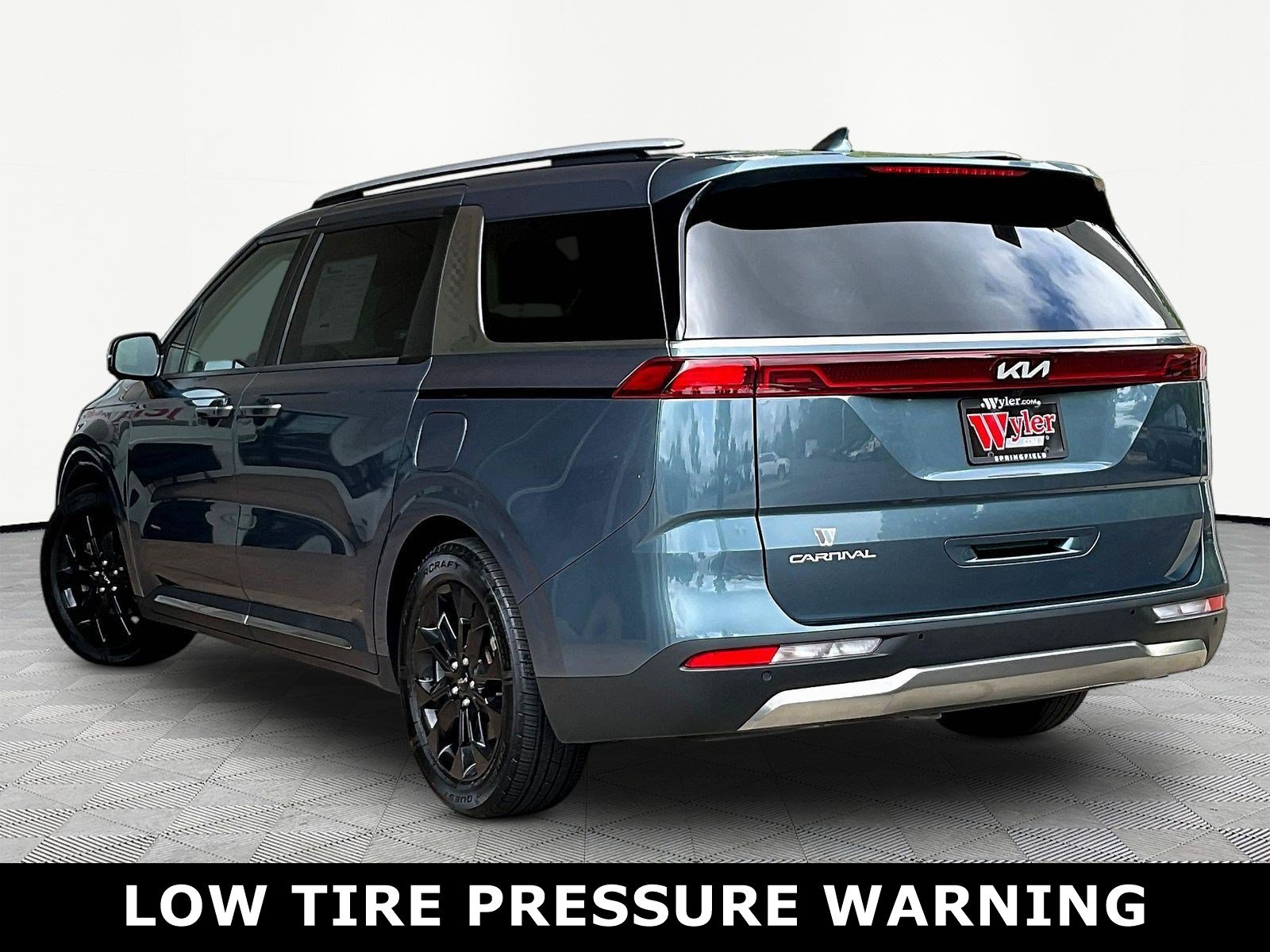 Used 2024 Kia Carnival SX Prestige FWD image 4
