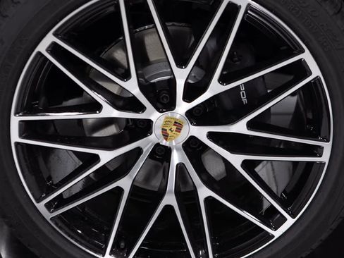Certified 2026 Porsche Macan AWD/4WD image 11