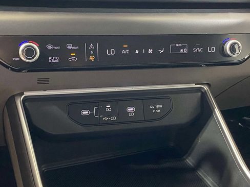 New 2026 Kia Carnival FWD image 28