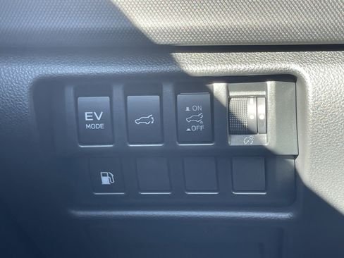 Used 2025 Subaru Forester Limited AWD/4WD image 32