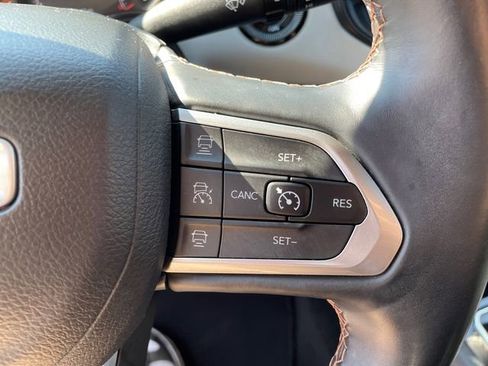 Used 2022 Jeep Compass Limited image 32