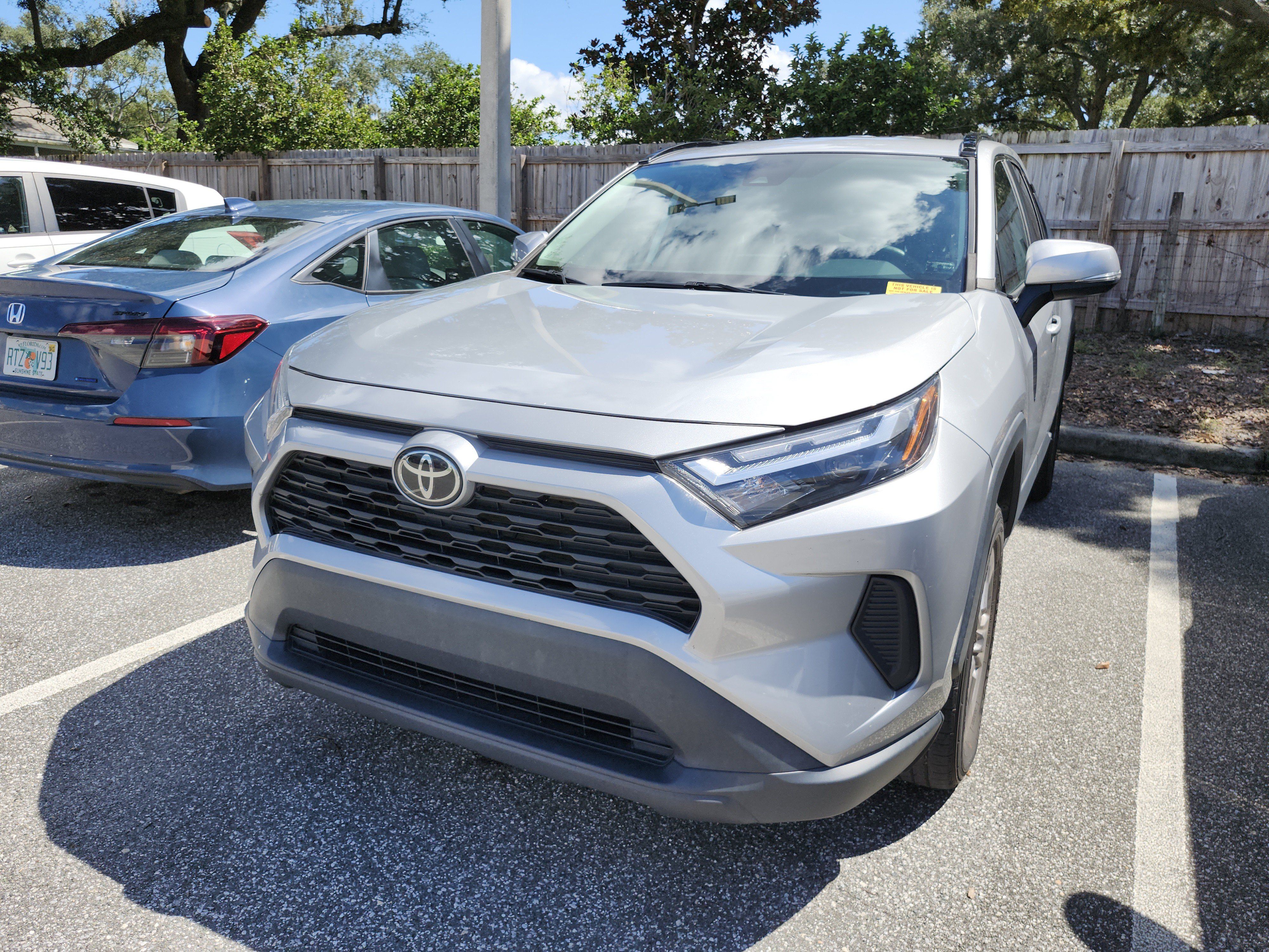 Used 2022 Toyota RAV4 XLE FWD image 2