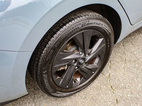 Used 2021 Hyundai Elantra SEL w/ Convenience Package image 40