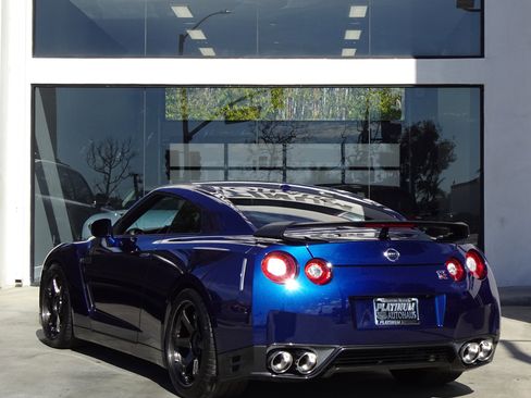 Used 2014 Nissan GT-R Black Edition image 5