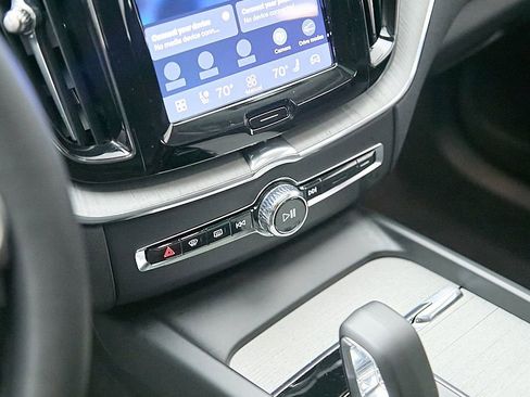 Certified 2025 Volvo XC60 B5 Plus AWD/4WD image 15