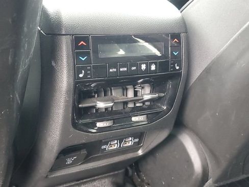Used 2023 Jeep Grand Cherokee L Overland w/ Advanced Protech Group III AWD/4WD image 13