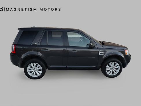 Used 2012 Land Rover LR2 HSE image 3
