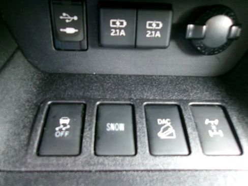 Used 2019 Toyota Highlander Plus AWD/4WD image 18