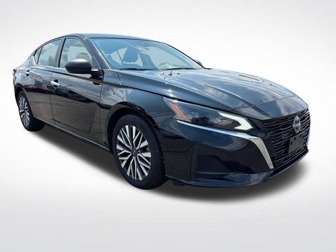 Used 2024 Nissan Altima 2.5 SV FWD image 7