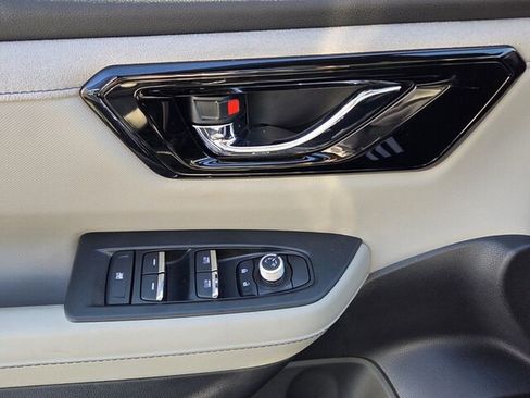 Used 2025 Subaru Forester Limited image 32