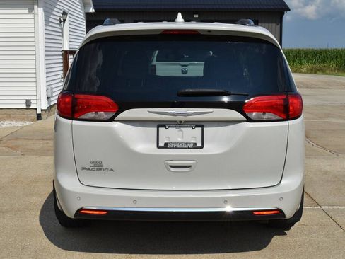 Used 2020 Chrysler Pacifica Touring-L Plus FWD image 4