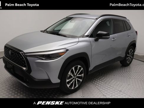 Certified 2025 Toyota Corolla Cross XLE FWD image 1
