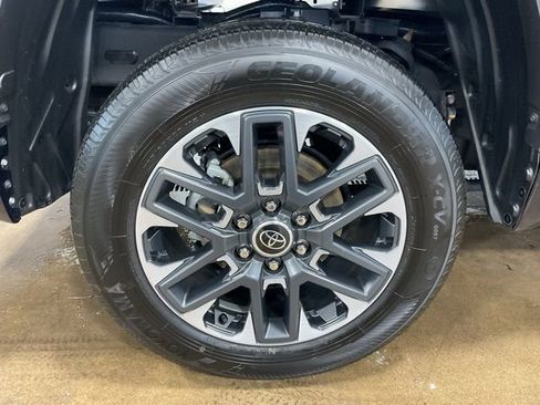 Used 2024 Toyota Tundra Limited AWD/4WD image 7