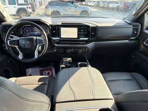 Used 2024 Chevrolet Silverado 1500 RST AWD/4WD image 18