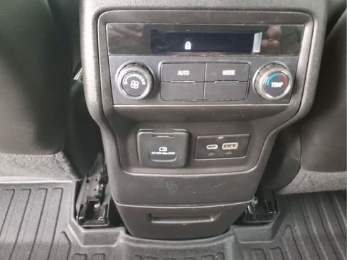 Used 2023 GMC Acadia SLT AWD/4WD image 16