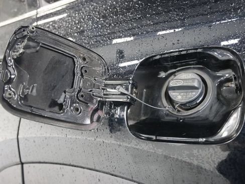 Used 2021 Toyota Highlander XLE AWD/4WD image 14