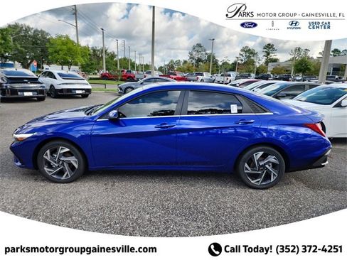 New 2025 Hyundai Elantra Limited image 3