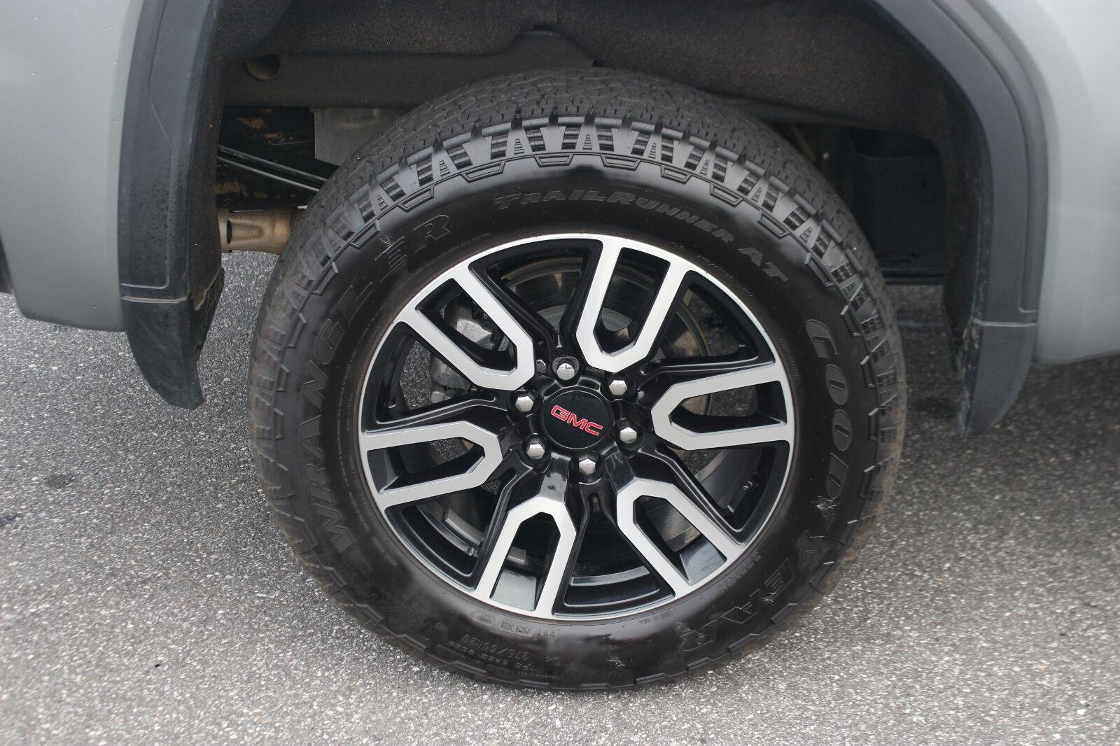 Used 2025 GMC Sierra 1500 AT4 w/ AT4 Premium Package AWD/4WD image 41