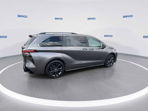 Used 2022 Toyota Sienna XSE FWD image 8