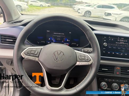Used 2023 Volkswagen Taos SE w/ Panoramic Sunroof Package FWD image 17