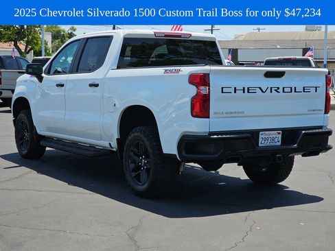 Used 2025 Chevrolet Silverado 1500 Custom Trail Boss w/ LPO, Dark Essentials Package AWD/4WD image 4