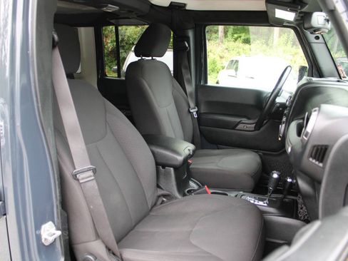 Used 2018 Jeep Wrangler Unlimited Sport S AWD/4WD image 32