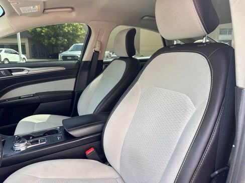 Used 2019 Ford Fusion SE w/ Equipment Group 151A image 18